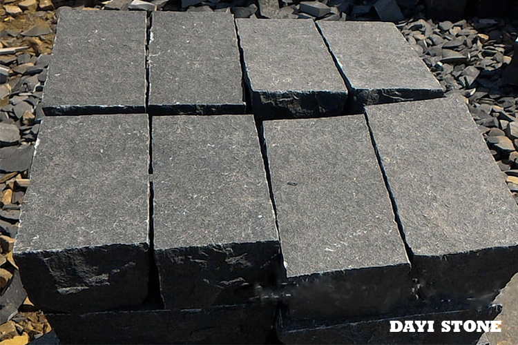 Cubes ZP-Black Granite Stone Basalt Top flamed edges split bottom sawn 20x10x10cm - Dayi Stone
